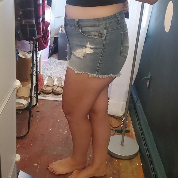 Shorts - Picture 2 of 5